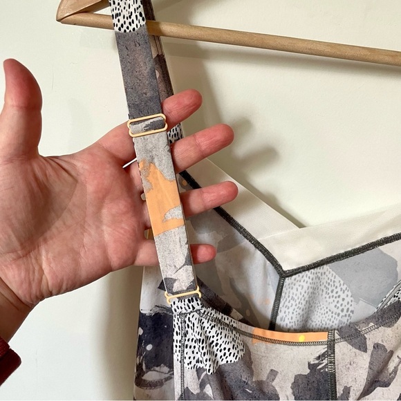 Lululemon Be Free Runsie Mini Art Pop White Multi Size 6 - Picture 12 of 14